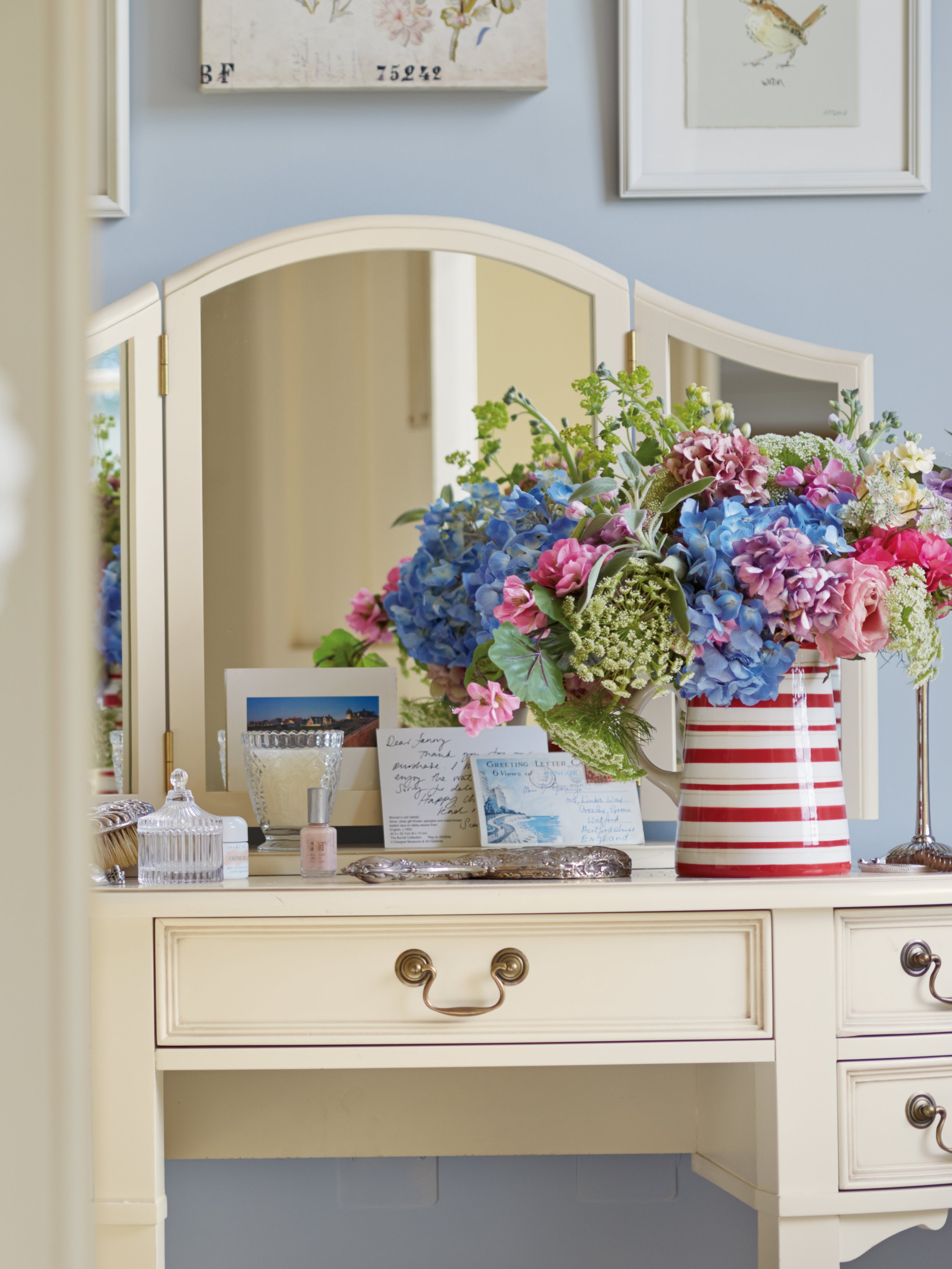 LAURA ASHLEY Clifton Ivory 5-Drawer Dressing Table & Stool in Solid Wood, 125 x 77 x 42 cm (Copy)