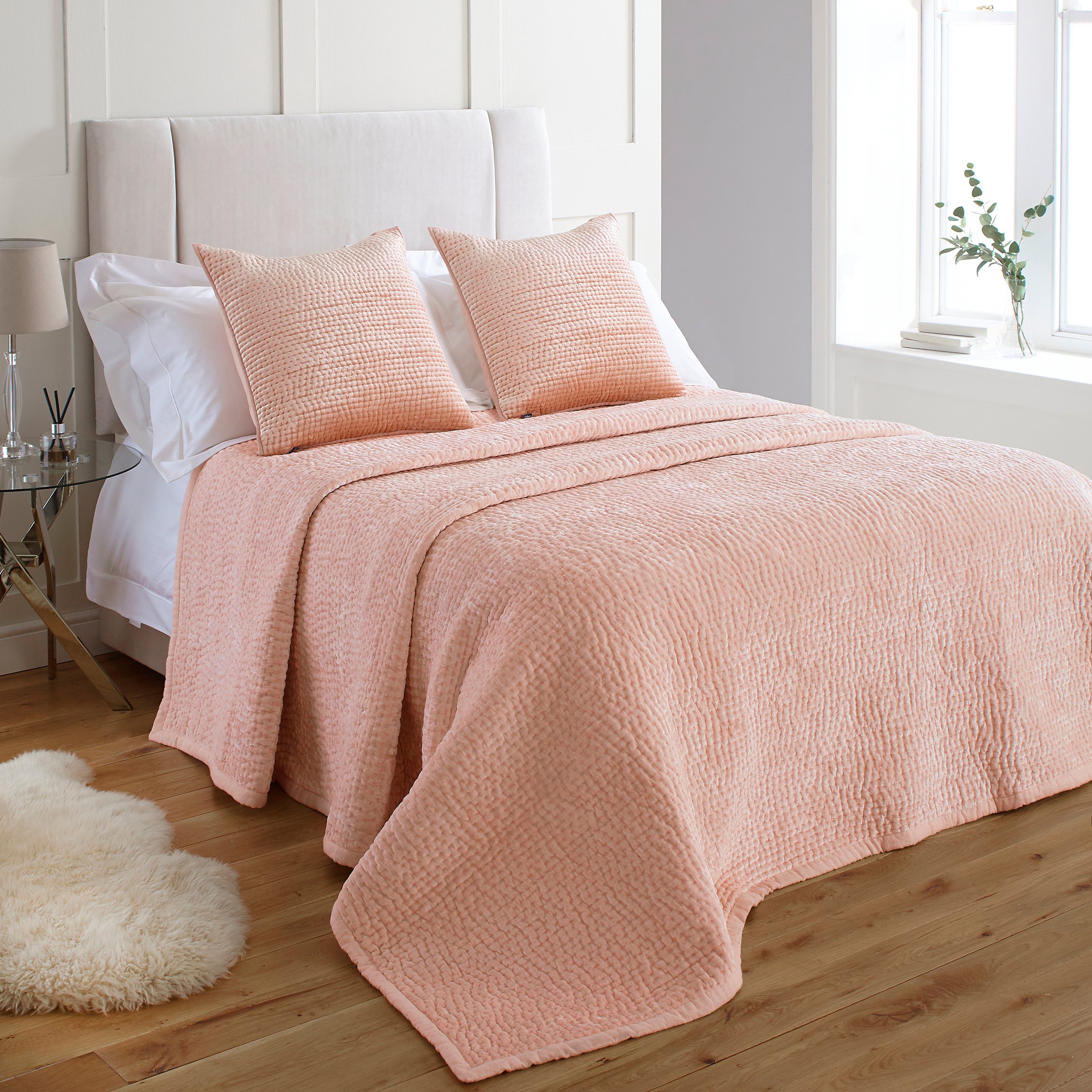 PAOLETTI Brooklands Quilted Bedspread with Linen Edge, Blush 2