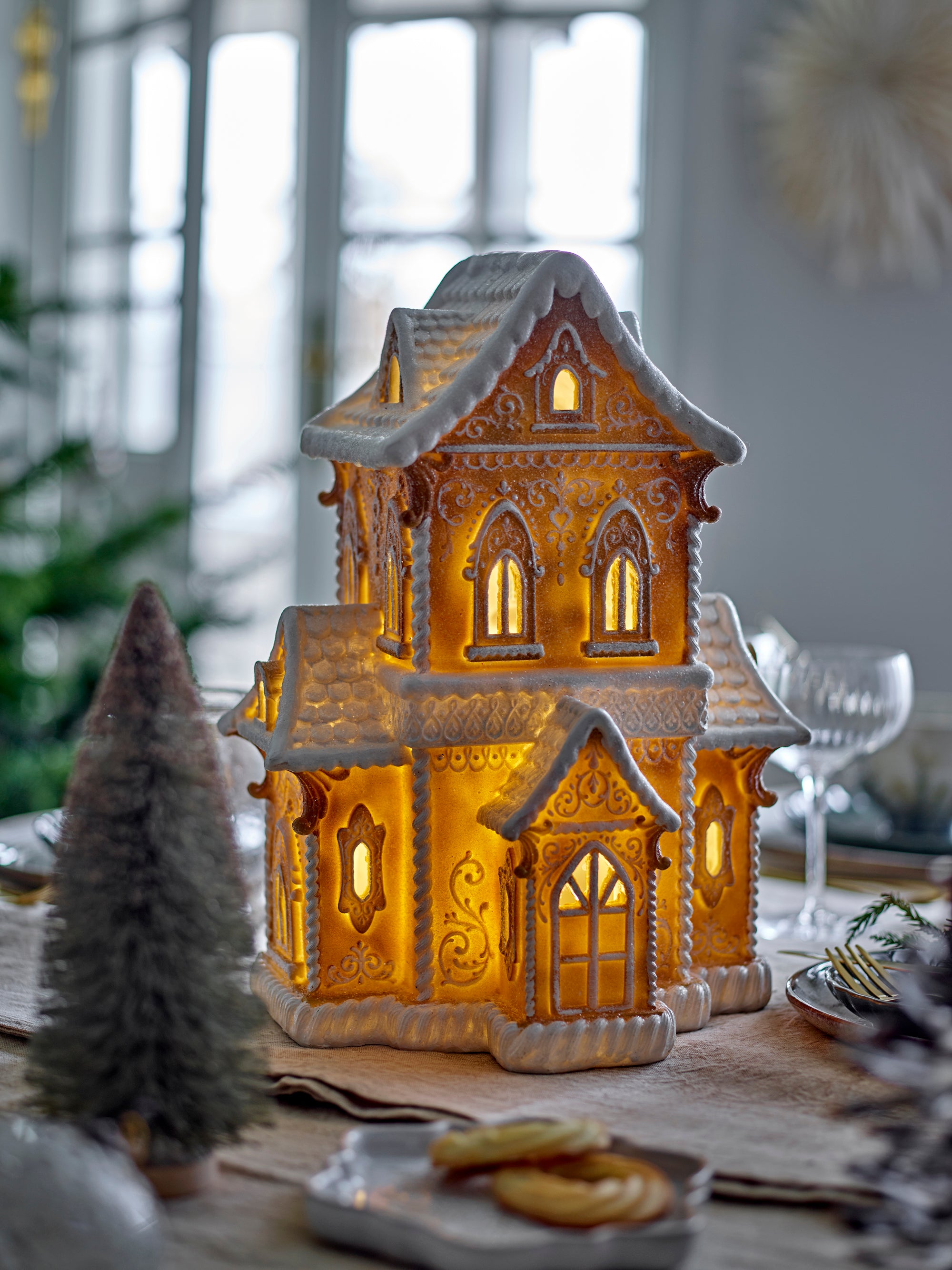 BLOOMINGVILLE Christmas Kevin Gingerbread House with Light, H 37 cm