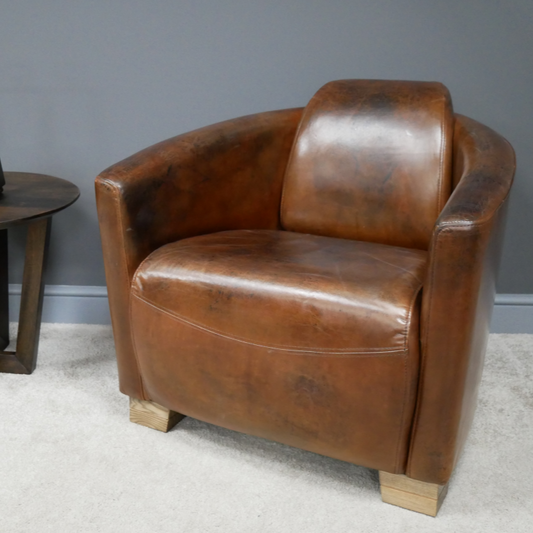 DUTCH IMPORTS & DAUGHTERS Cigar Chair in Brown Leather