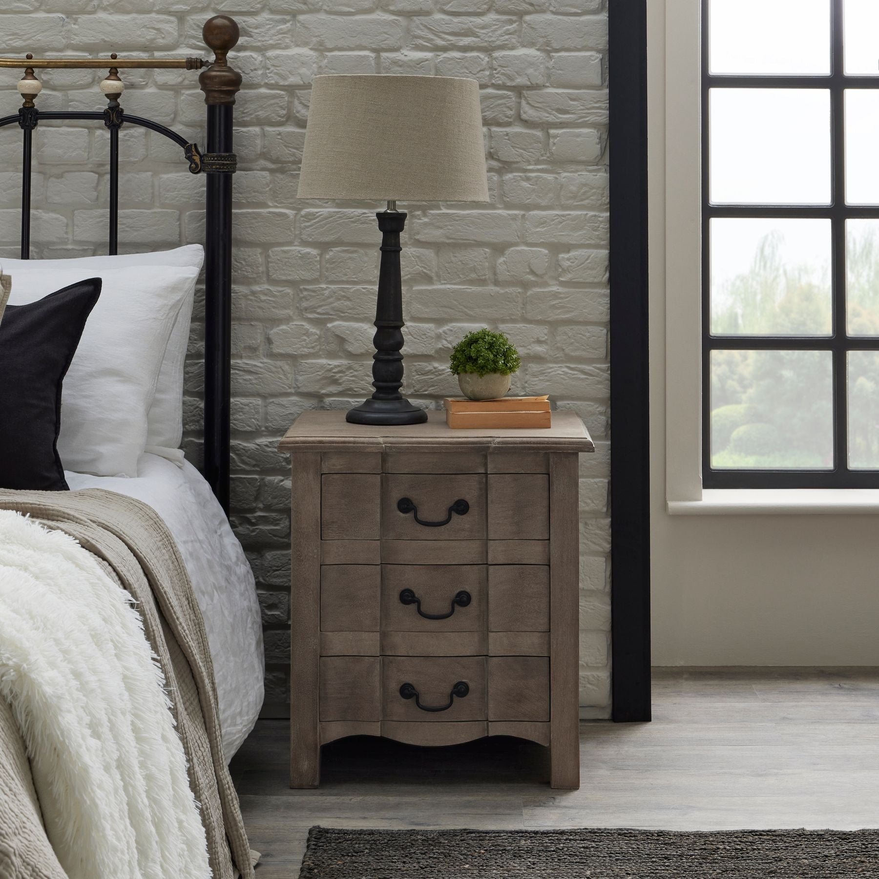 HILL INTERIORS Copgrove 3-Drawer Bedside Table 2