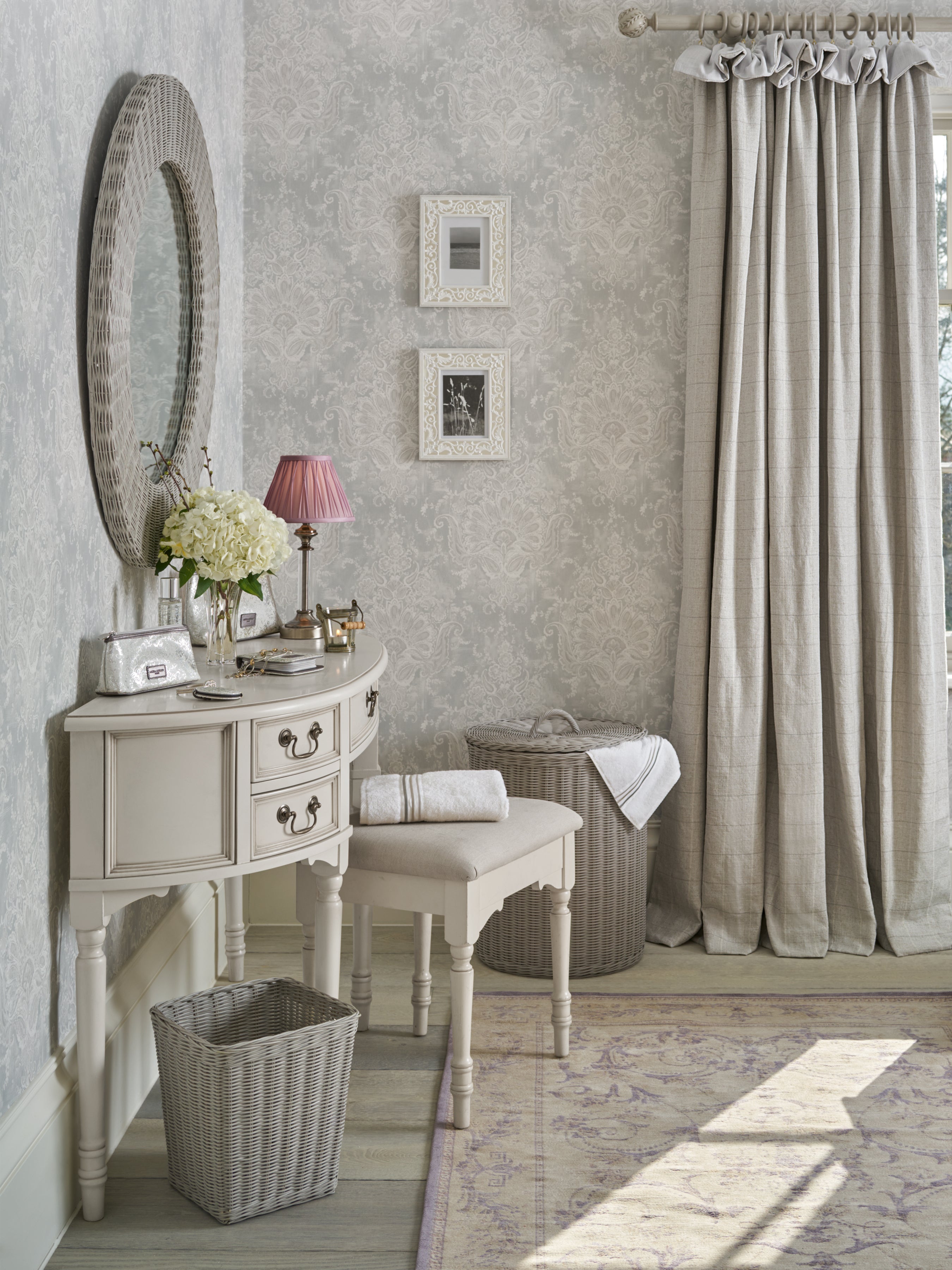 LAURA ASHLEY Clifton Dove Grey 5-Drawer Dressing Table & Stool in Solid Wood, 125 x 77 x 42 cm