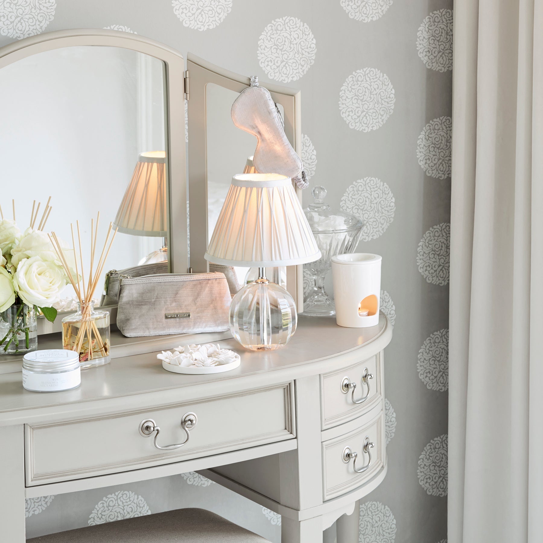 LAURA ASHLEY Clifton Dove Grey Dressing Table Mirror in Solid Wood, 80 x 57 x 17 cm