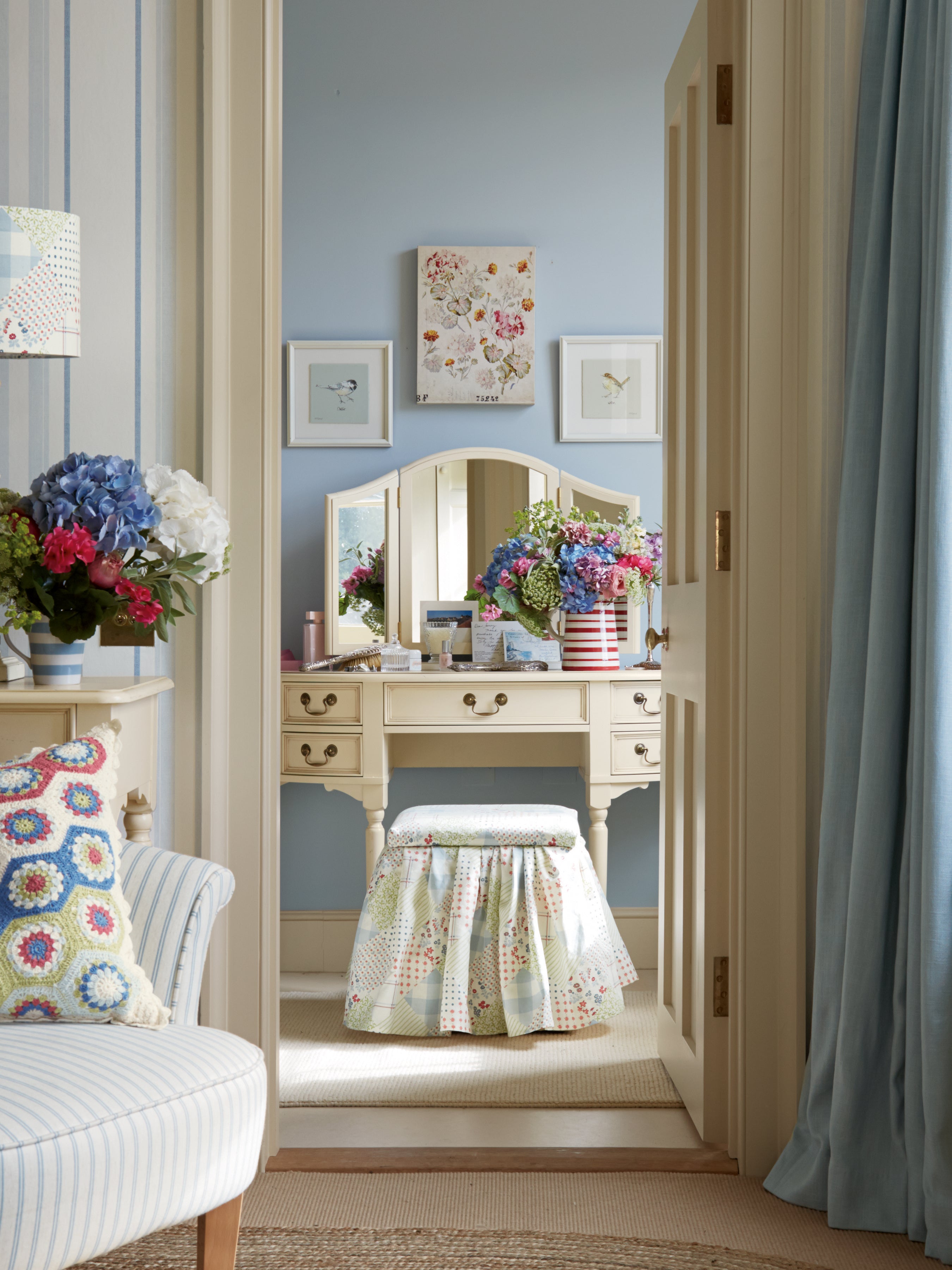 LAURA ASHLEY Clifton Ivory Dressing Table Mirror in Solid Wood, 80 x 57 x 17 cm