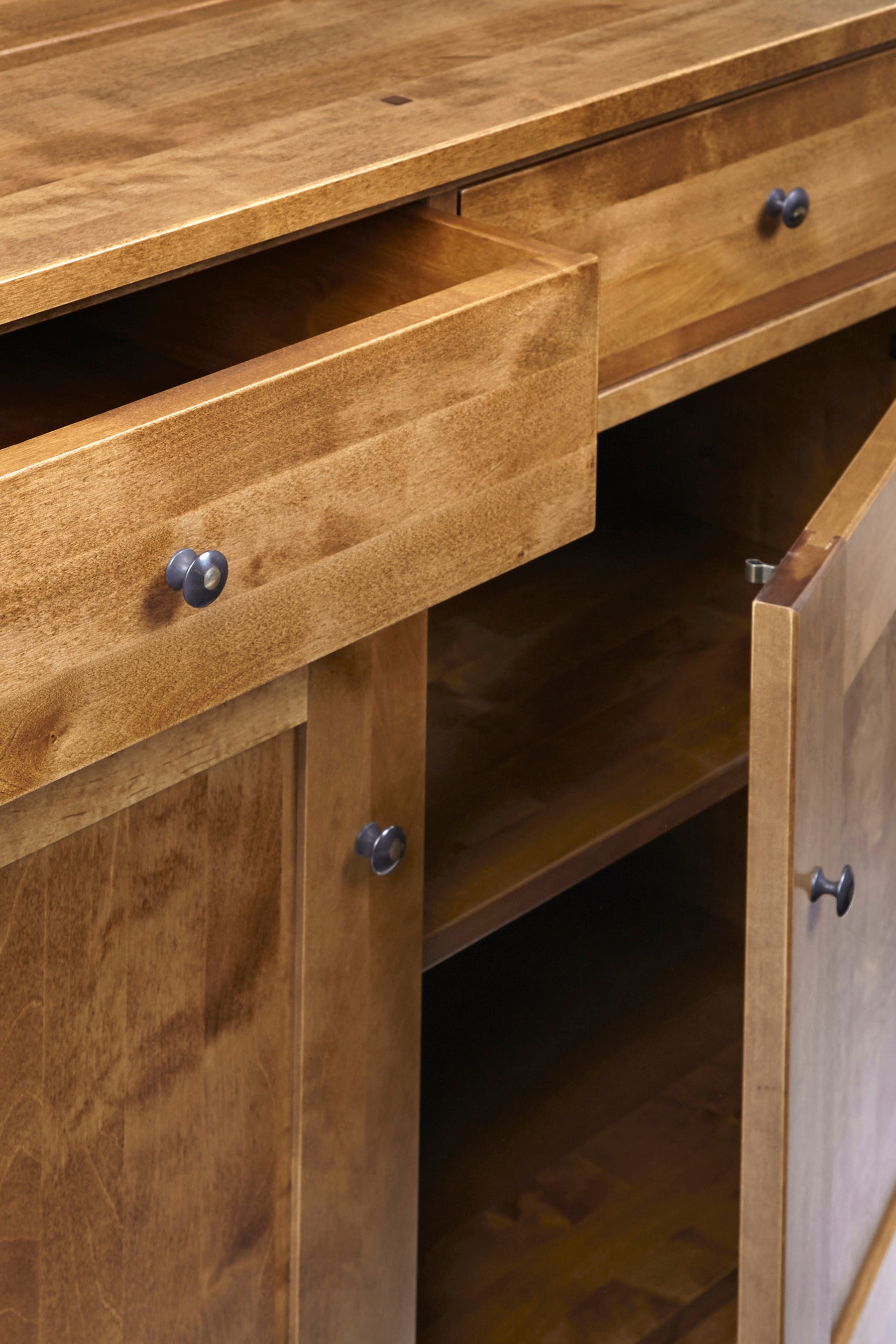 LAURA ASHLEY Garrat 2-Door 2-Drawer Honey Sideboard in Solid Birch