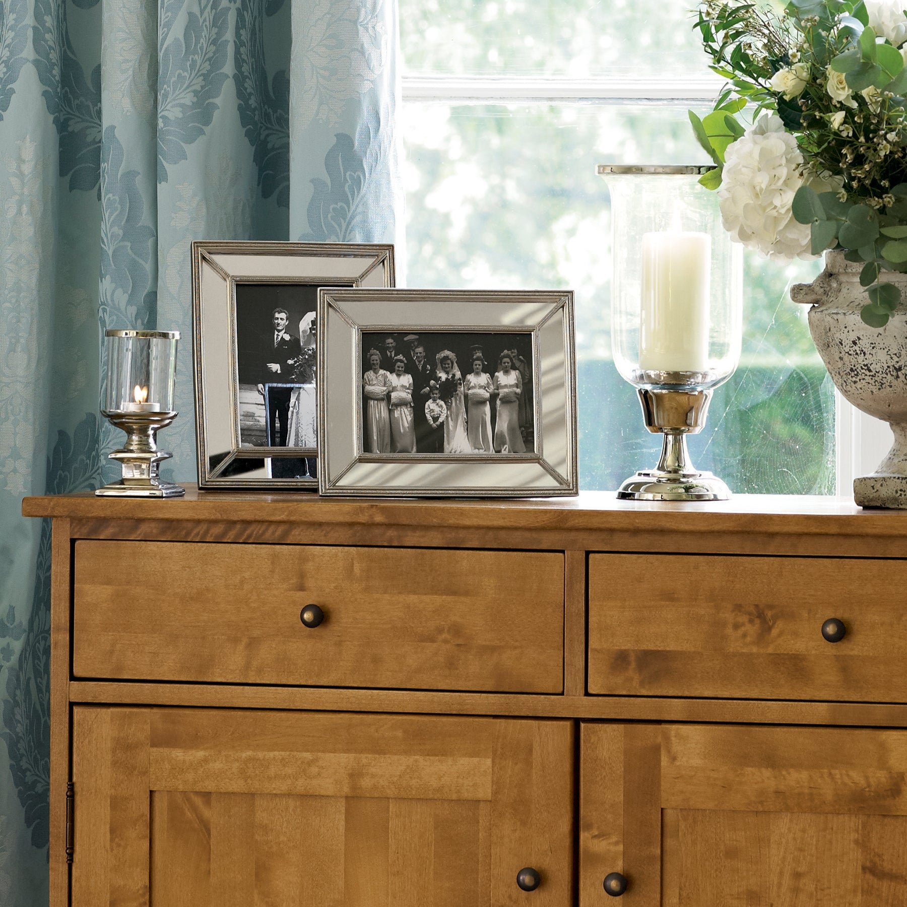 LAURA ASHLEY Garrat 2-Door 2-Drawer Honey Sideboard in Solid Birch