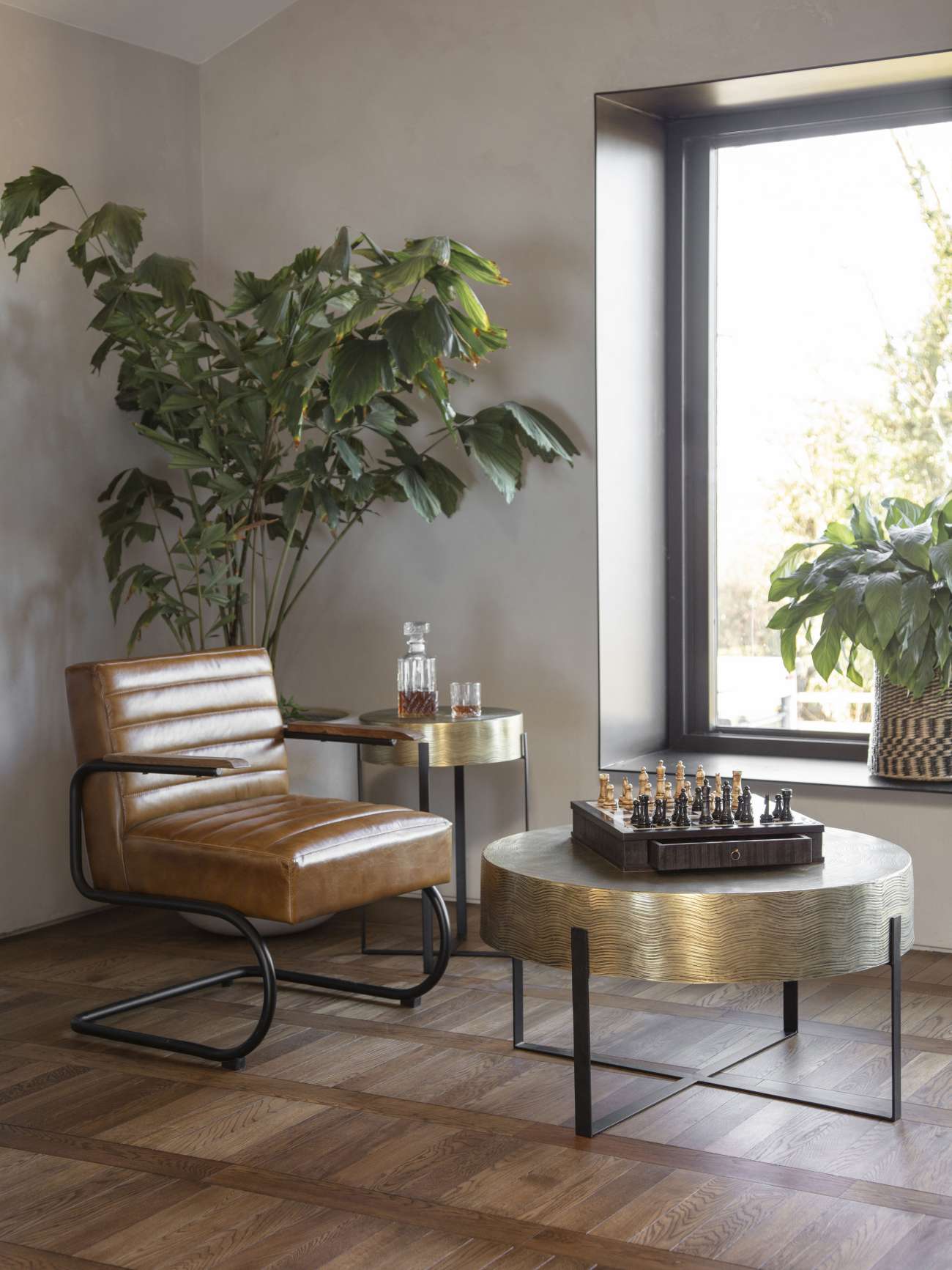 LIBRA INTERIORS Heritage Luxury Chess Set with Drawer