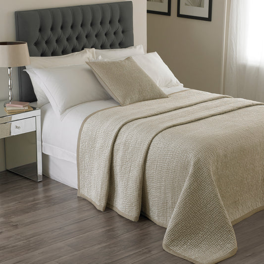 PAOLETTI Brooklands Quilted Bedspread with Linen Edge, Champagne 2