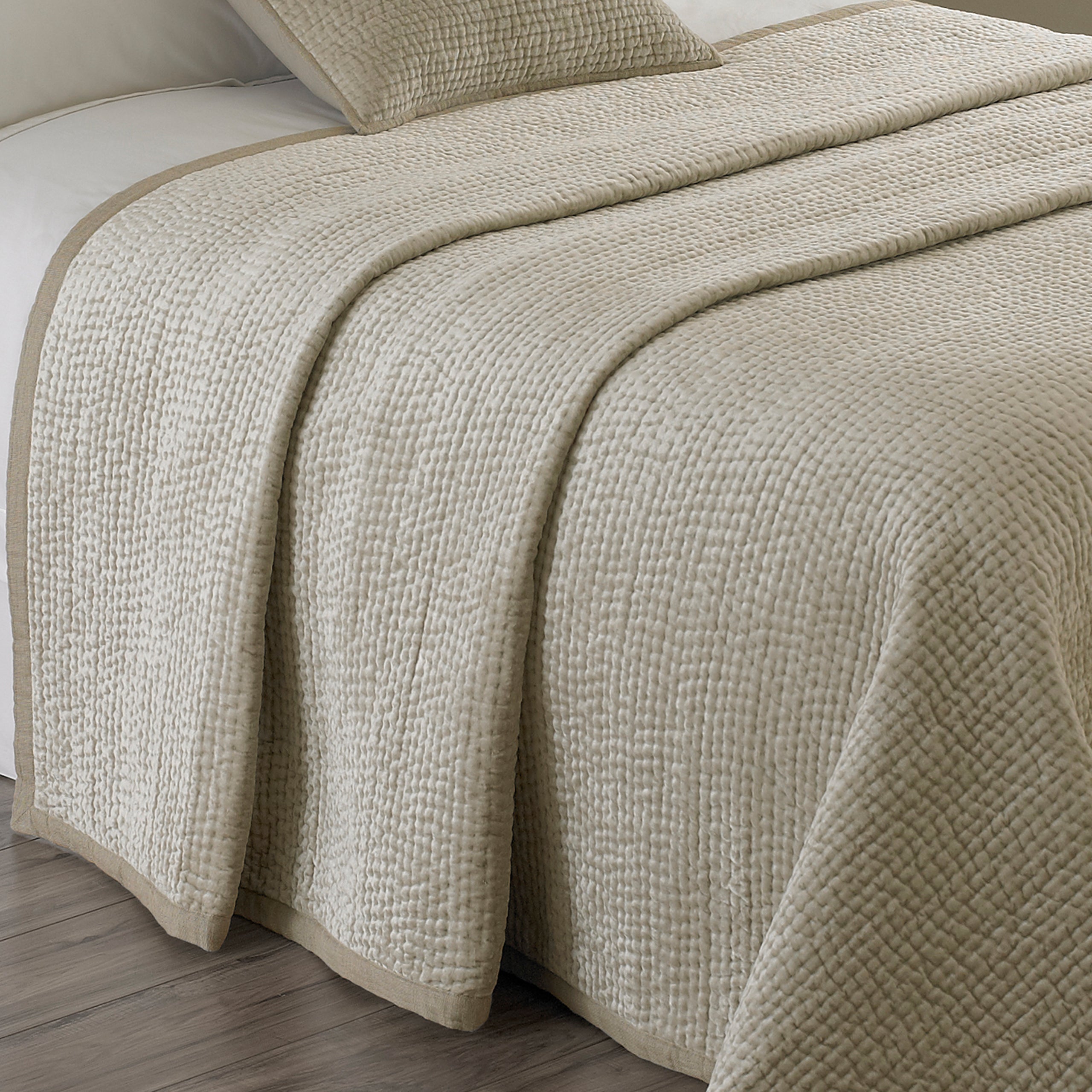 PAOLETTI Brooklands Quilted Bedspread with Linen Edge, Champagne 4