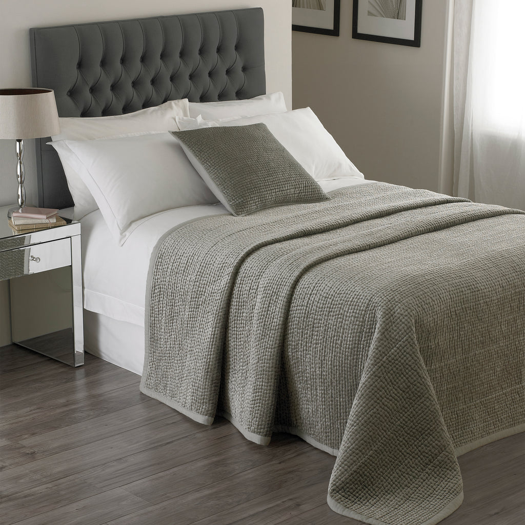 PAOLETTI Brooklands Quilted Bedspread with Linen Edge, Silver 2