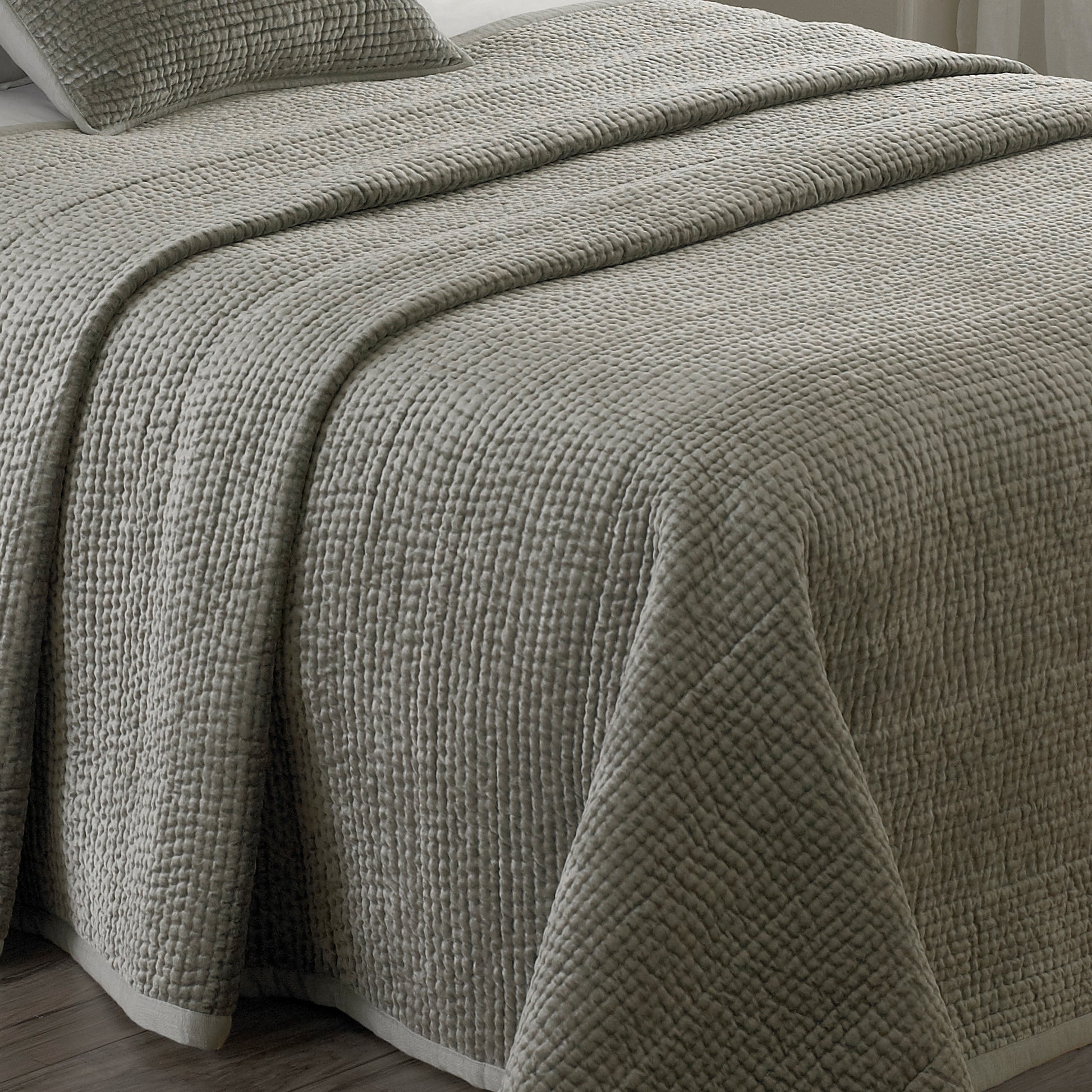 PAOLETTI Brooklands Quilted Bedspread with Linen Edge, Silver 3