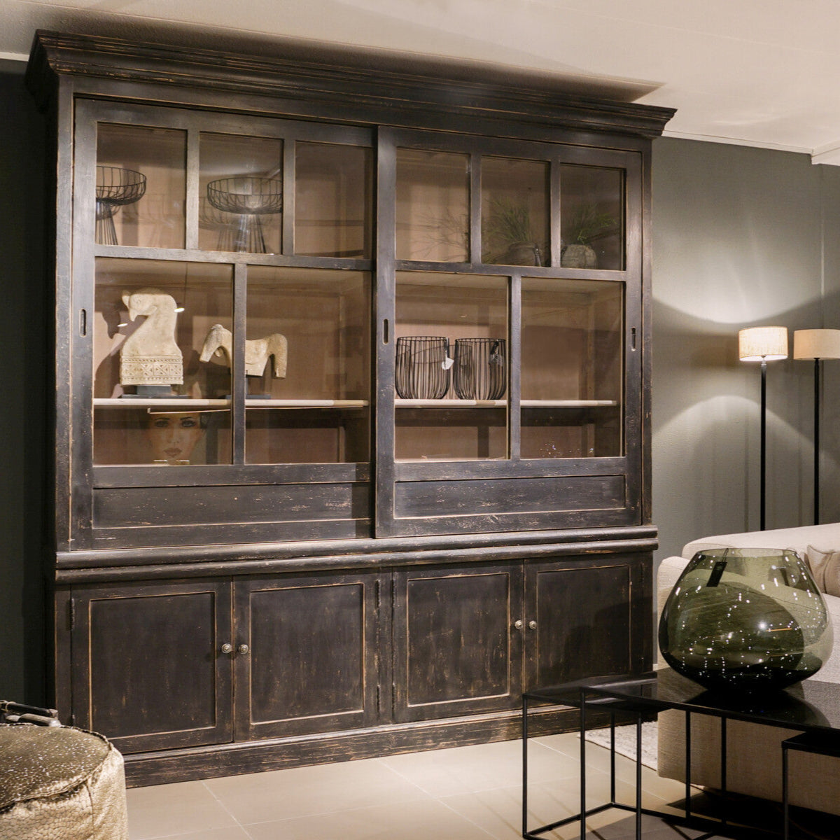 'tLOOIERSHUIS Dominique 220 Classic Black Display Cabinet, 220x240 cm